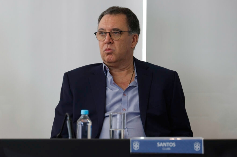 Santos enfrenta crise financeira e atrasa pagamento de salários