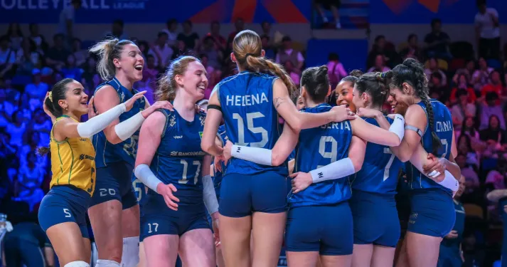 Seleção feminina vence a itália e vai à final da liga das nações de vôlei