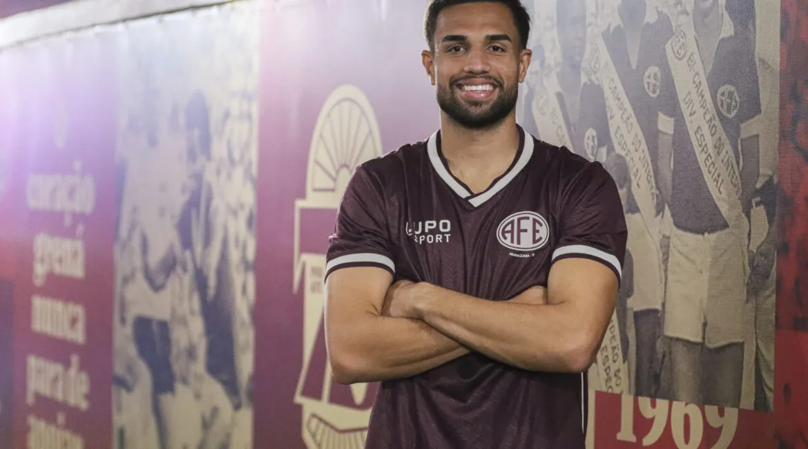 Ferroviária anuncia contratação de lateral-esquerdo com passagens por Guarani e Athletico