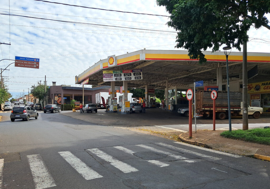 Trânsito e água afetados no Morumbi em Araraquara nesta quinta-feira