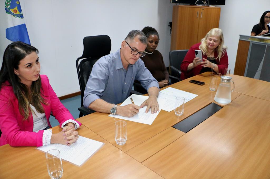 Araraquara empossa novo Conselho Municipal dos Direitos da Criança e do Adolescente (COMCRIAR)