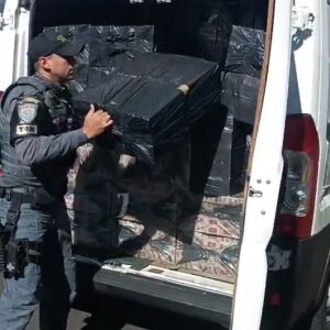 TOR apreende carga de contrabando de cigarros na Rodovia Washington Luís em Itirapina