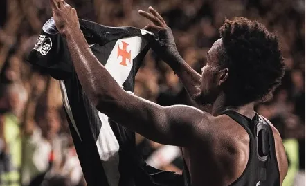 Vasco vence o Independiente Medellín e garante vaga nas oitavas