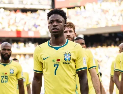 Vini Jr. negocia com o Real Madrid e atrai interesse do Arsenal