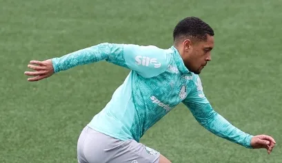 Vitor Roque acelera recuperação no Palmeiras e se aproxima do retorno