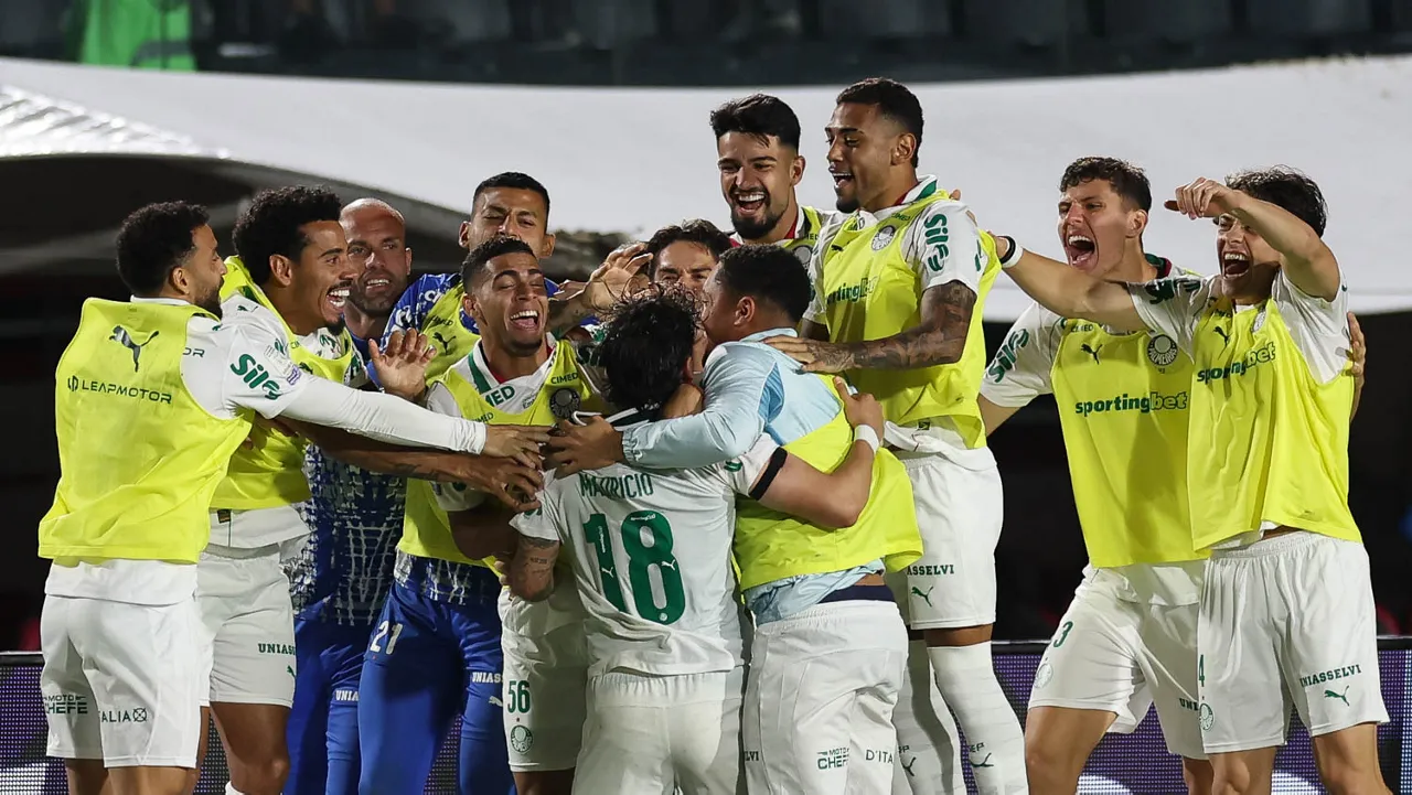 Palmeiras goleia o vitória por 4 a 0 fora de casa no campeonato brasileiro