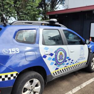 Adolescente em bicicleta motorizada atinge guarda municipal em São Carlos