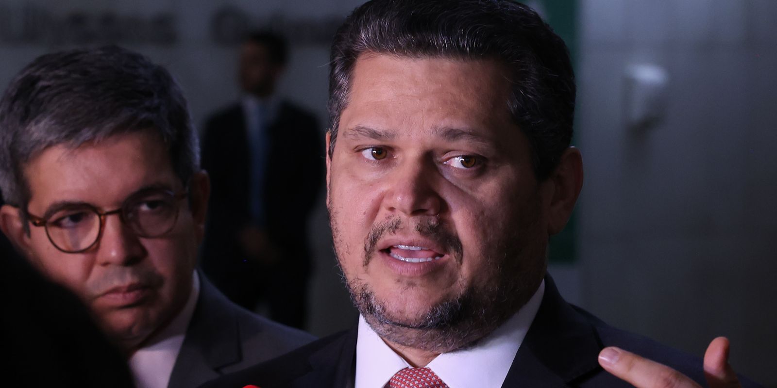 Davi Alcolumbre envia PEC da escala 6x1 para a CCJ do Senado
