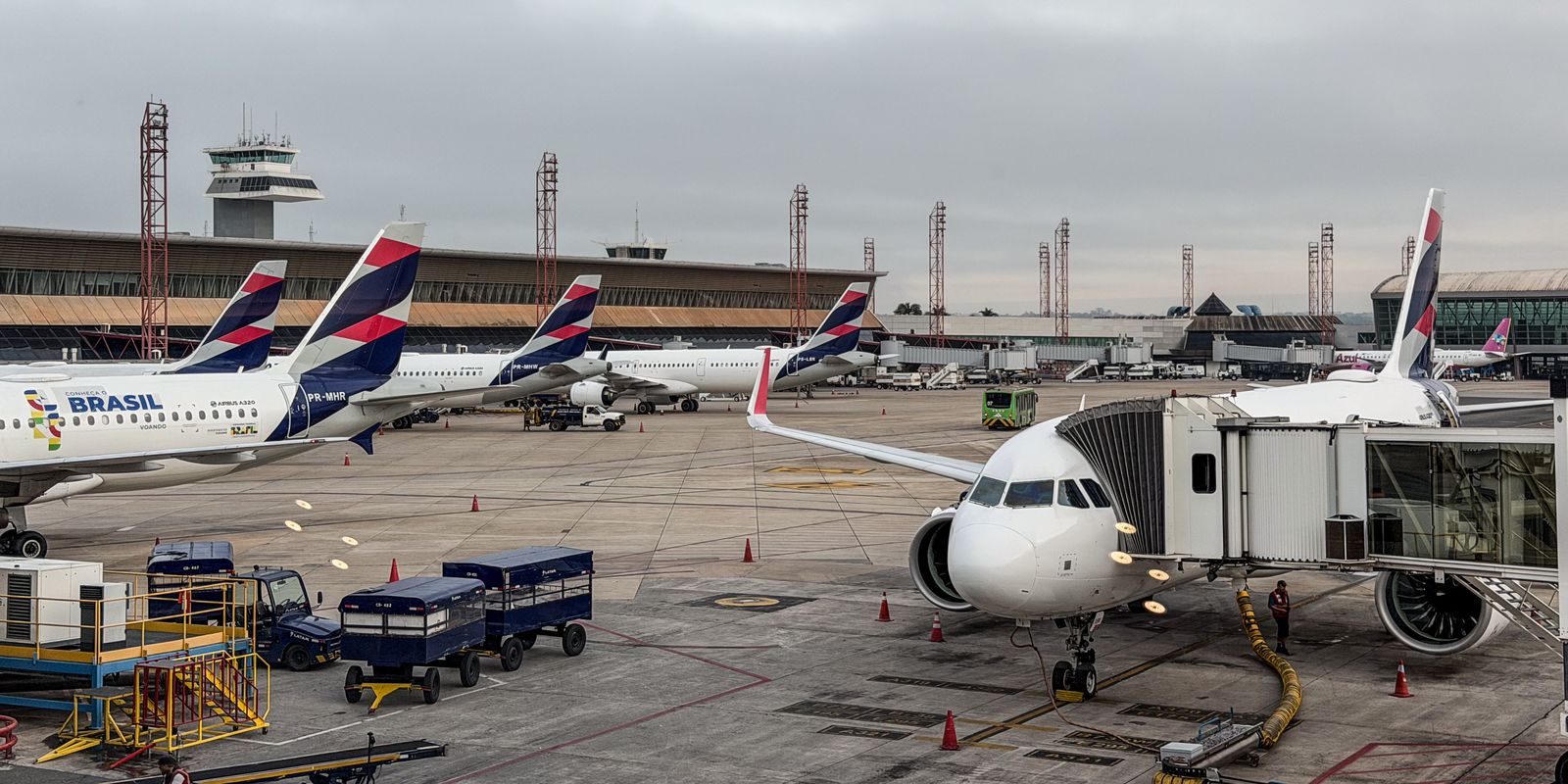 Anvisa atualiza normas de segurança sanitária para aviões e aeroportos