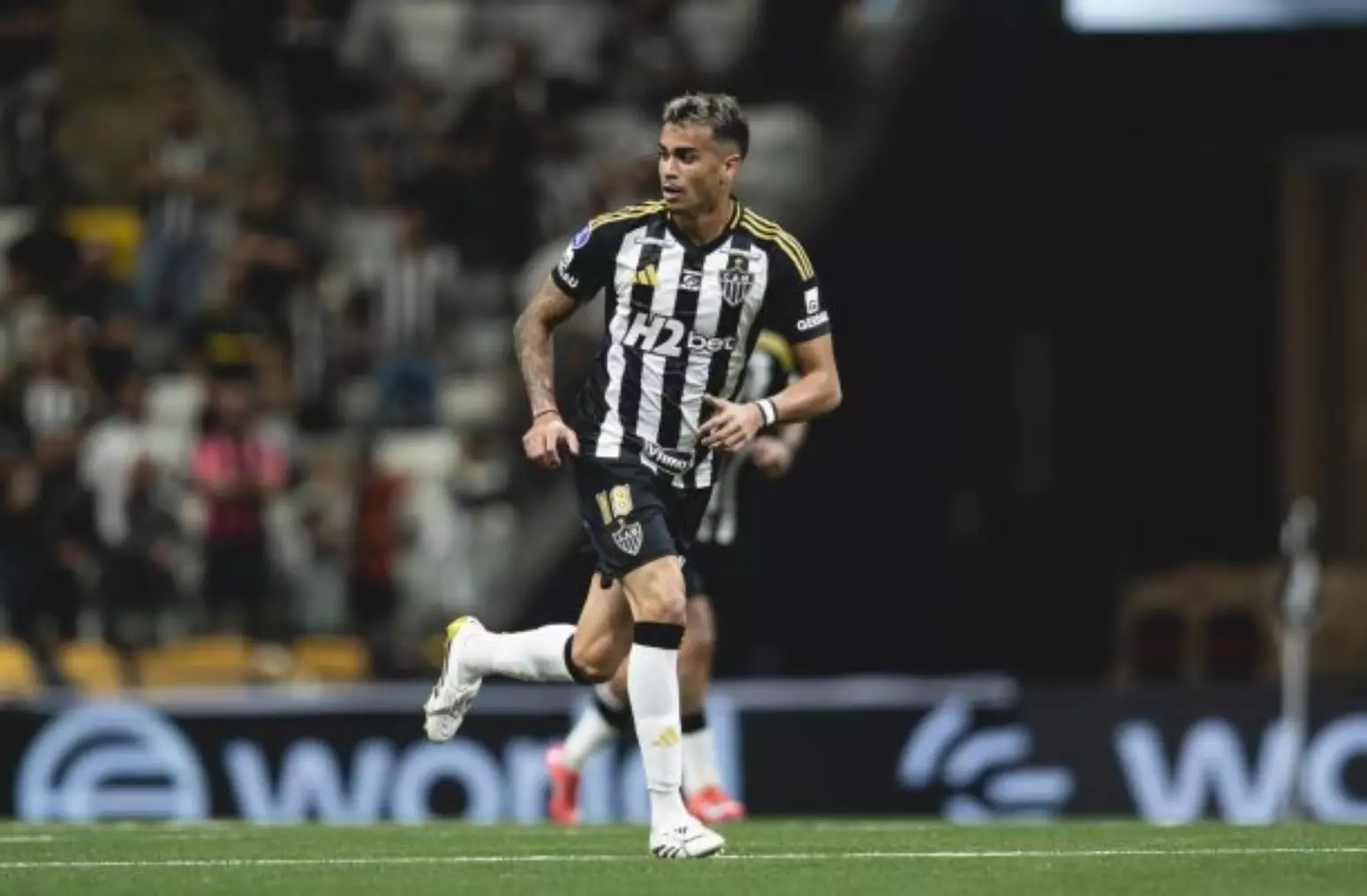 Atlético-MG critica arbitragem em nota e promete punir o atacante Reinier
