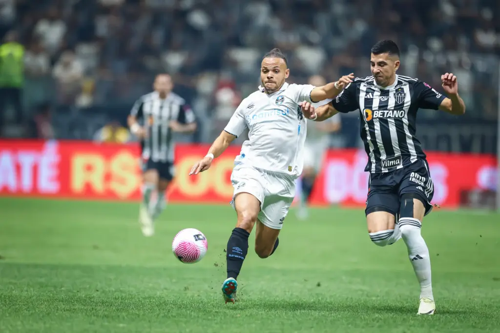 Atlético-MG e Grêmio se enfrentam pelo Brasileirão na Arena MRV