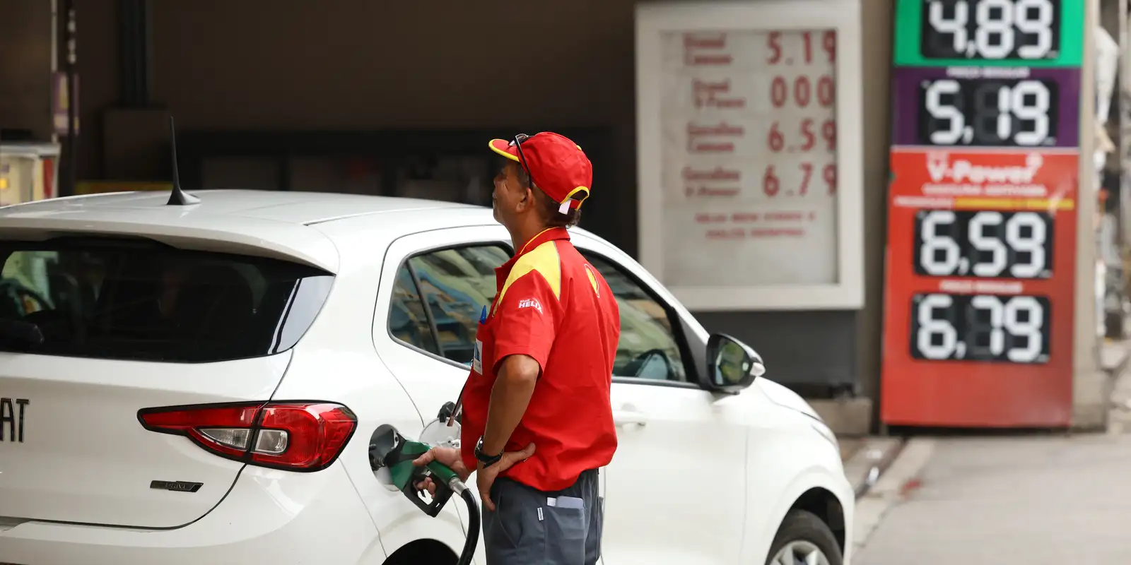 Aumento do teor de etanol na gasolina gera disputa judicial entre MPF e setor