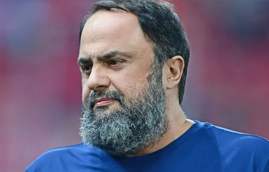 Evangelos Marinakis processa Crystal Palace após faixa com arma