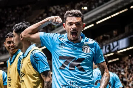 Botafogo avança em negociação para acertar retorno de Tiquinho Soares