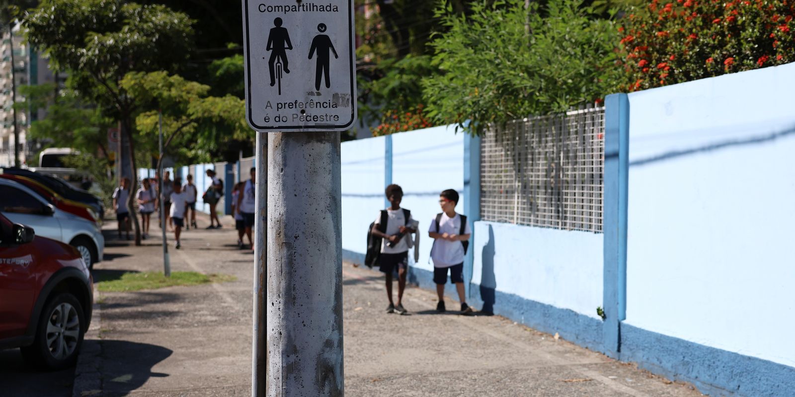 Brasil reduz pobreza, mas atritos mantêm desigualdade social, aponta estudo
