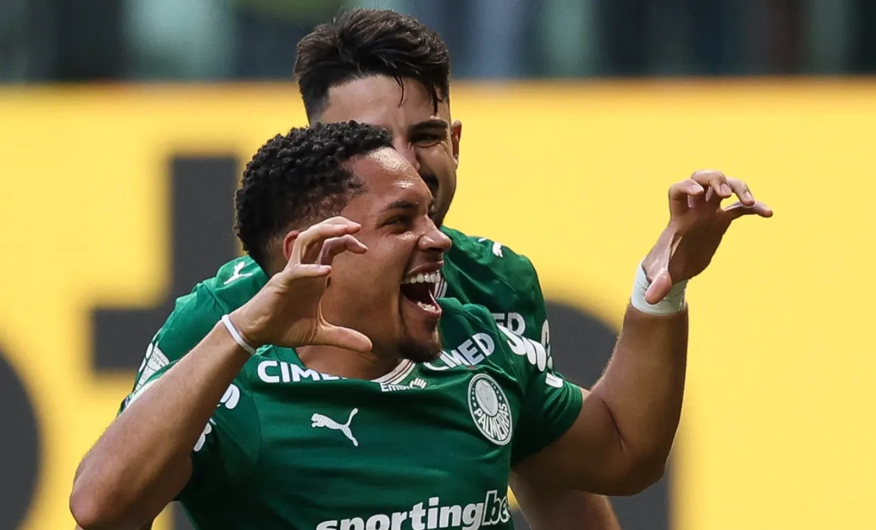 Palmeiras dispara no Brasileirão enquanto rivais paulistas tropeçam