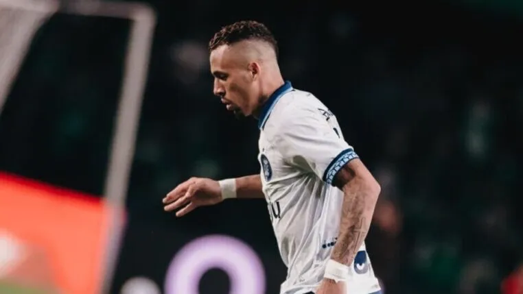 Breno Lopes celebra triunfo do Coritiba e mira sequência no Campeonato Brasileiro