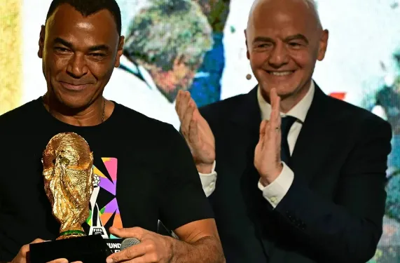 Gianni Infantino recebe apoio de Cafu e Roberto Carlos nas redes sociais