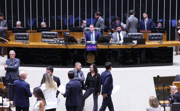Câmara aprova acordo internacional contra a pesca ilegal