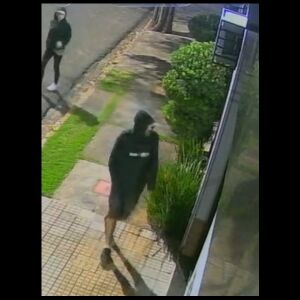 Câmera registra furto em São Carlos em loja na rua Marechal Deodoro