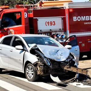 Colisão de carros na região central deixa mãe e filha feridas em São Carlos