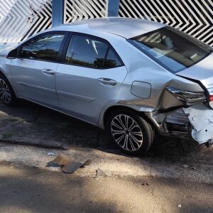 Colisão de trânsito é registrada no bairro Arnaldo Schmidt em São Carlos
