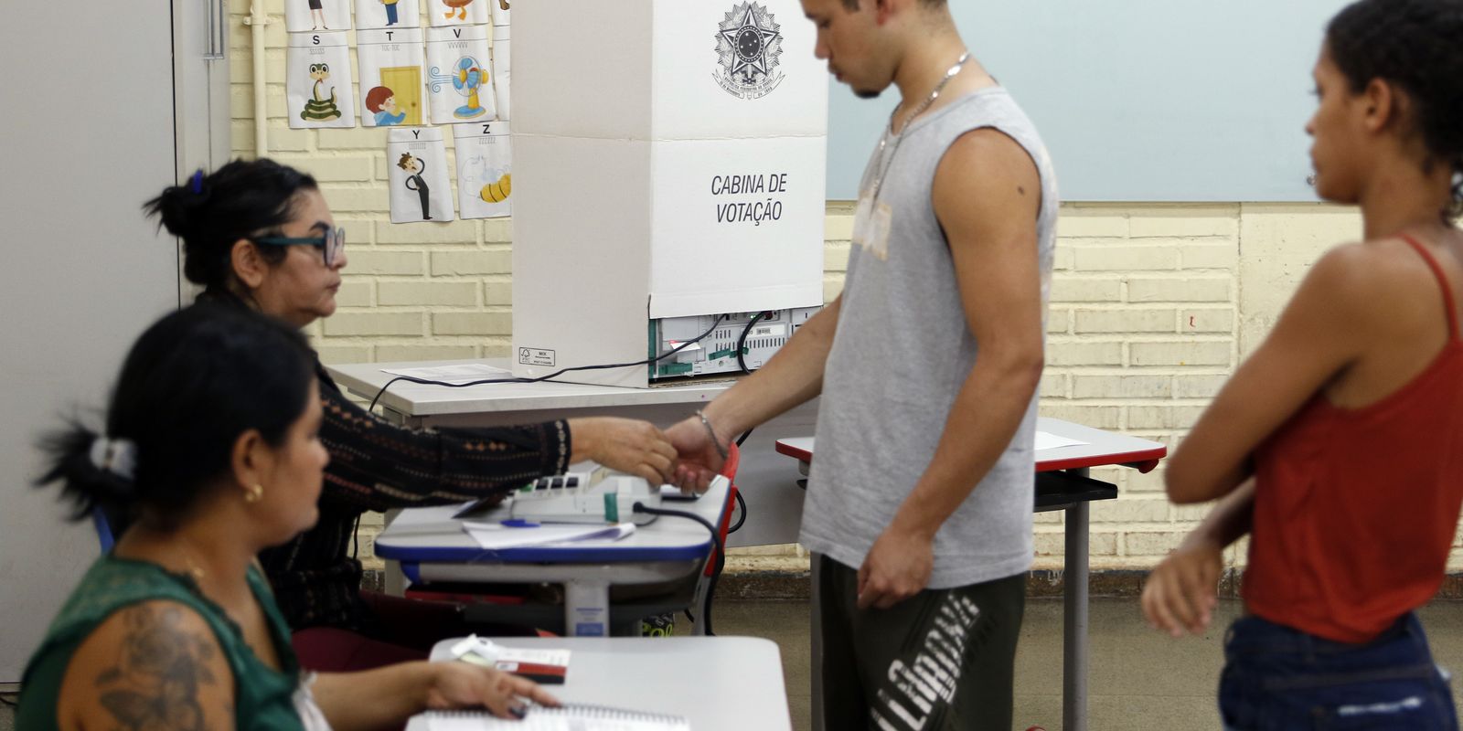 Com envelhecimento populacional, eleitorado jovem encolhe 22% no Brasil