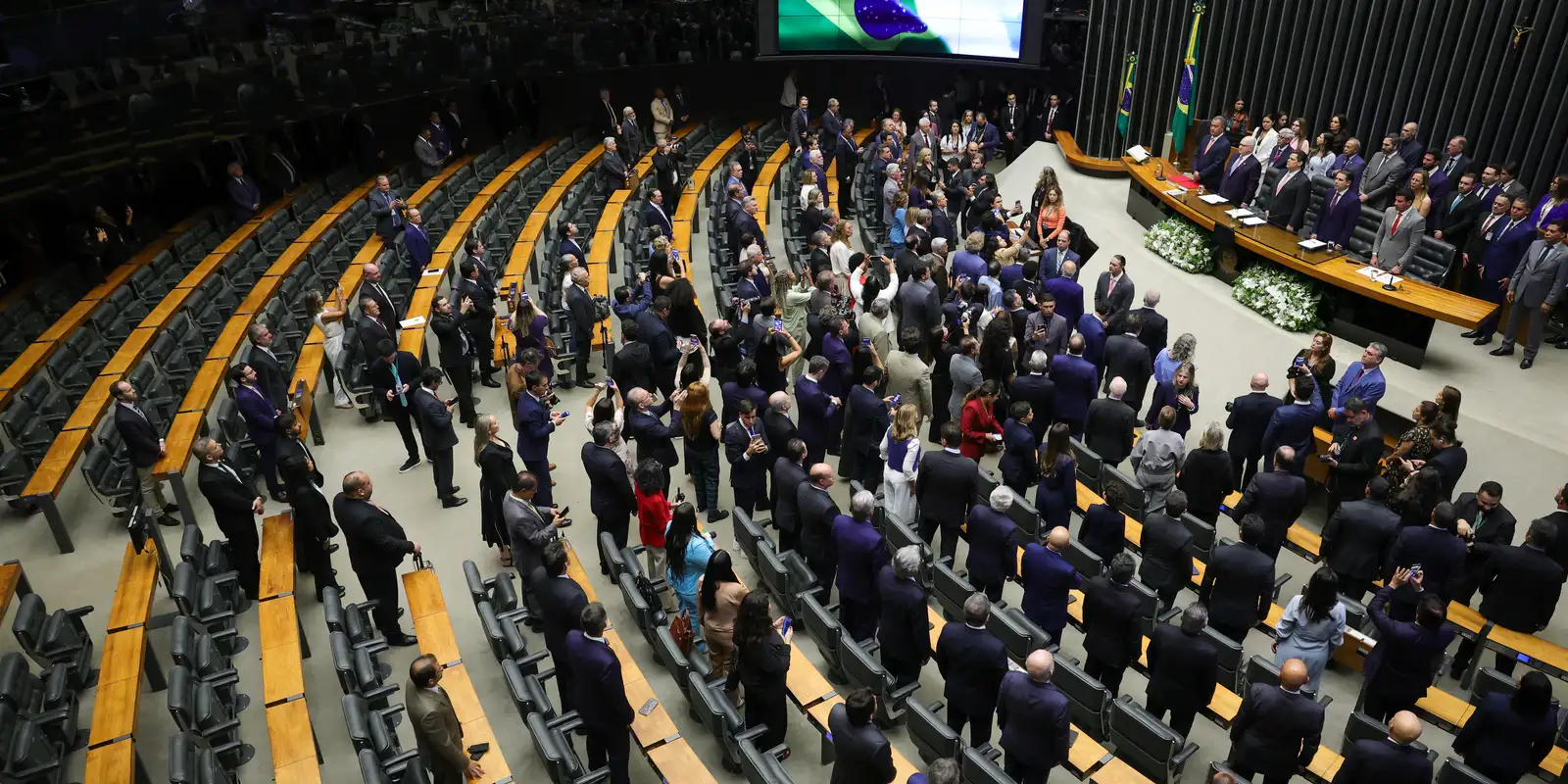 Congresso define futuro da taxa das blusinhas nesta segunda-feira