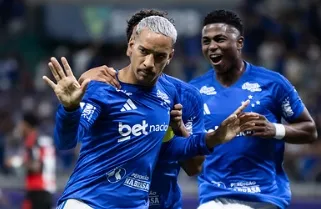 Cruzeiro vence o Flamengo por 2 a 1 pelo Campeonato Brasileiro