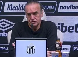 Cuca exalta jogadores após primeira vitória do Santos como visitante