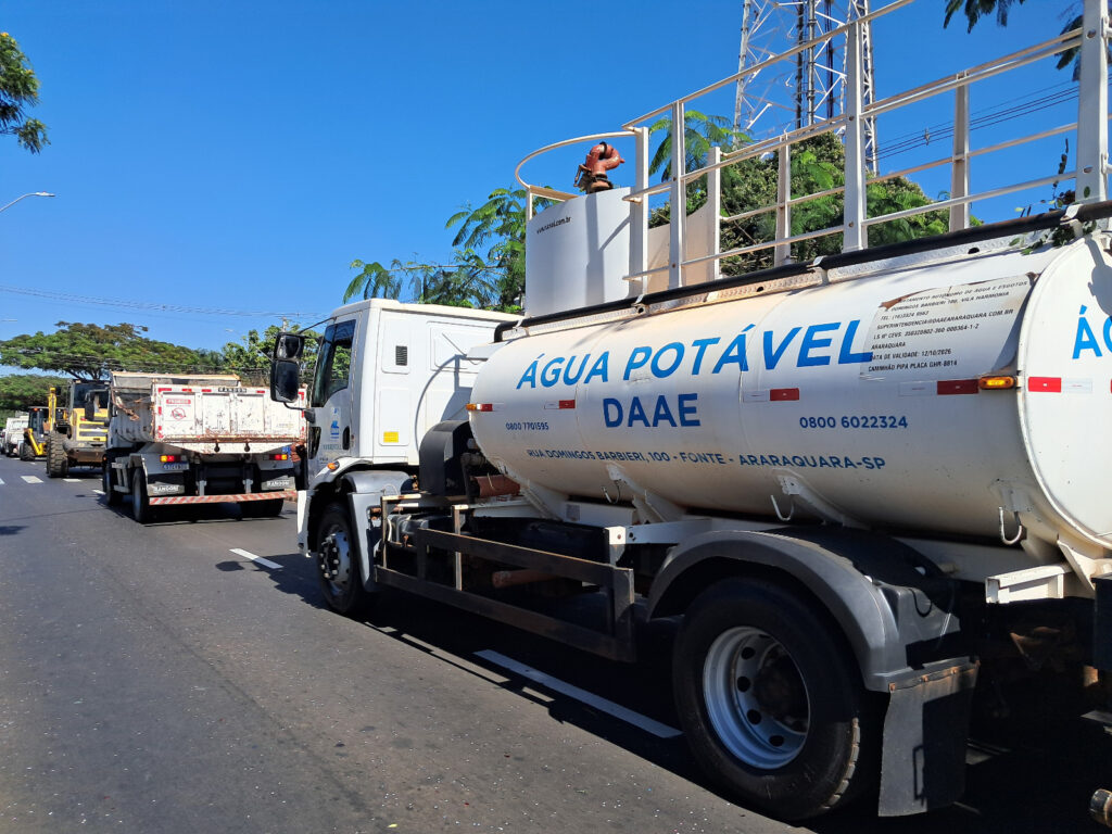 Daae marca presença no desfile cívico de Araraquara e recebe homenagem