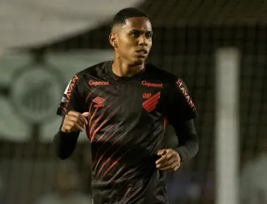 Dantas e Kerwin Vargas brilham na vitória do Athletico-PR sobre o Botafogo