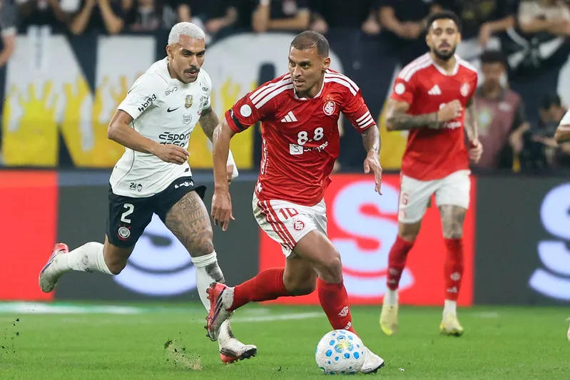 Fernando Diniz demonstra ansiedade para treinar Memphis no Corinthians