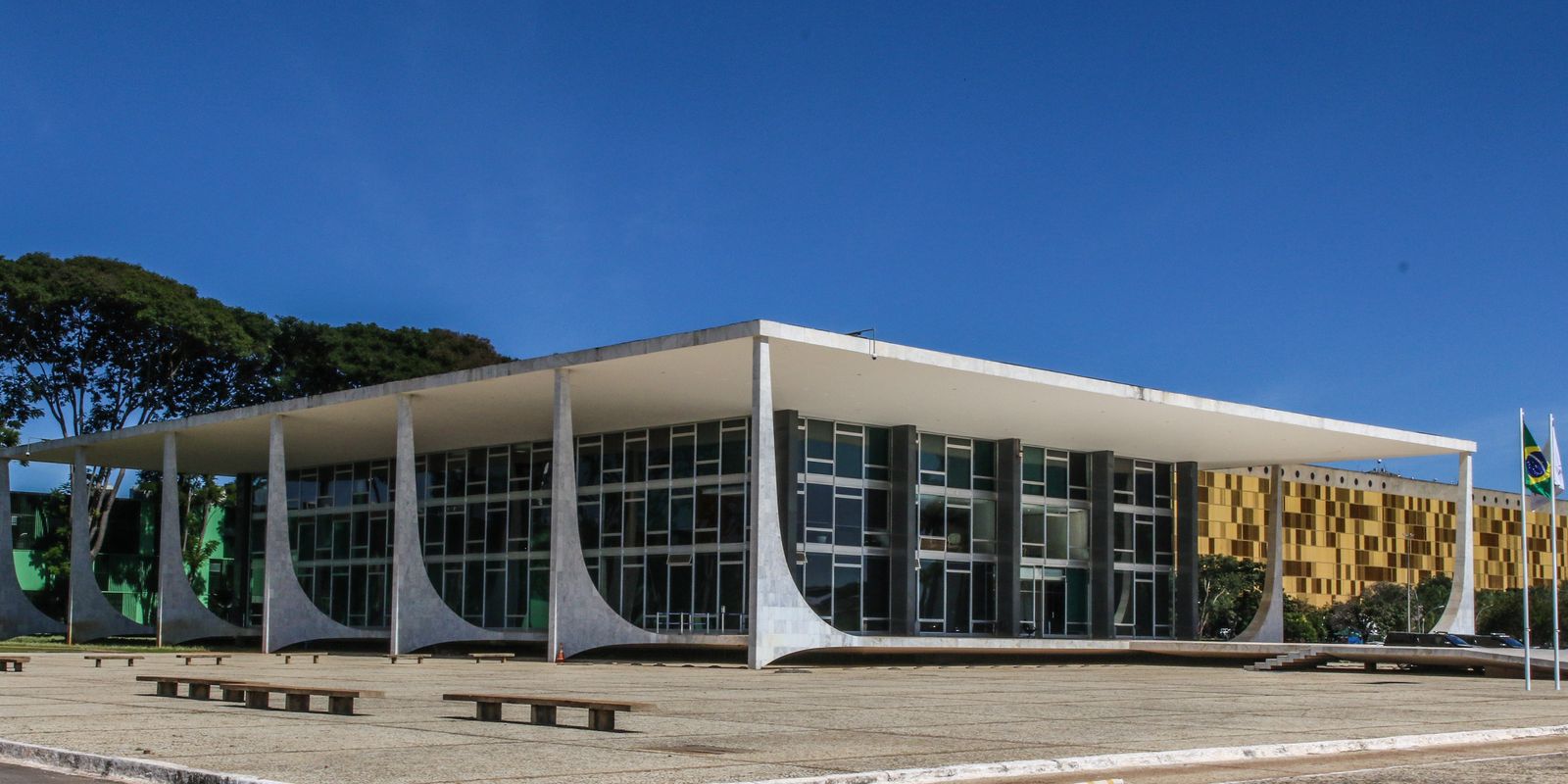Dino aciona PF para investigar R$ 55 milhões em irregularidades nas emendas Pix