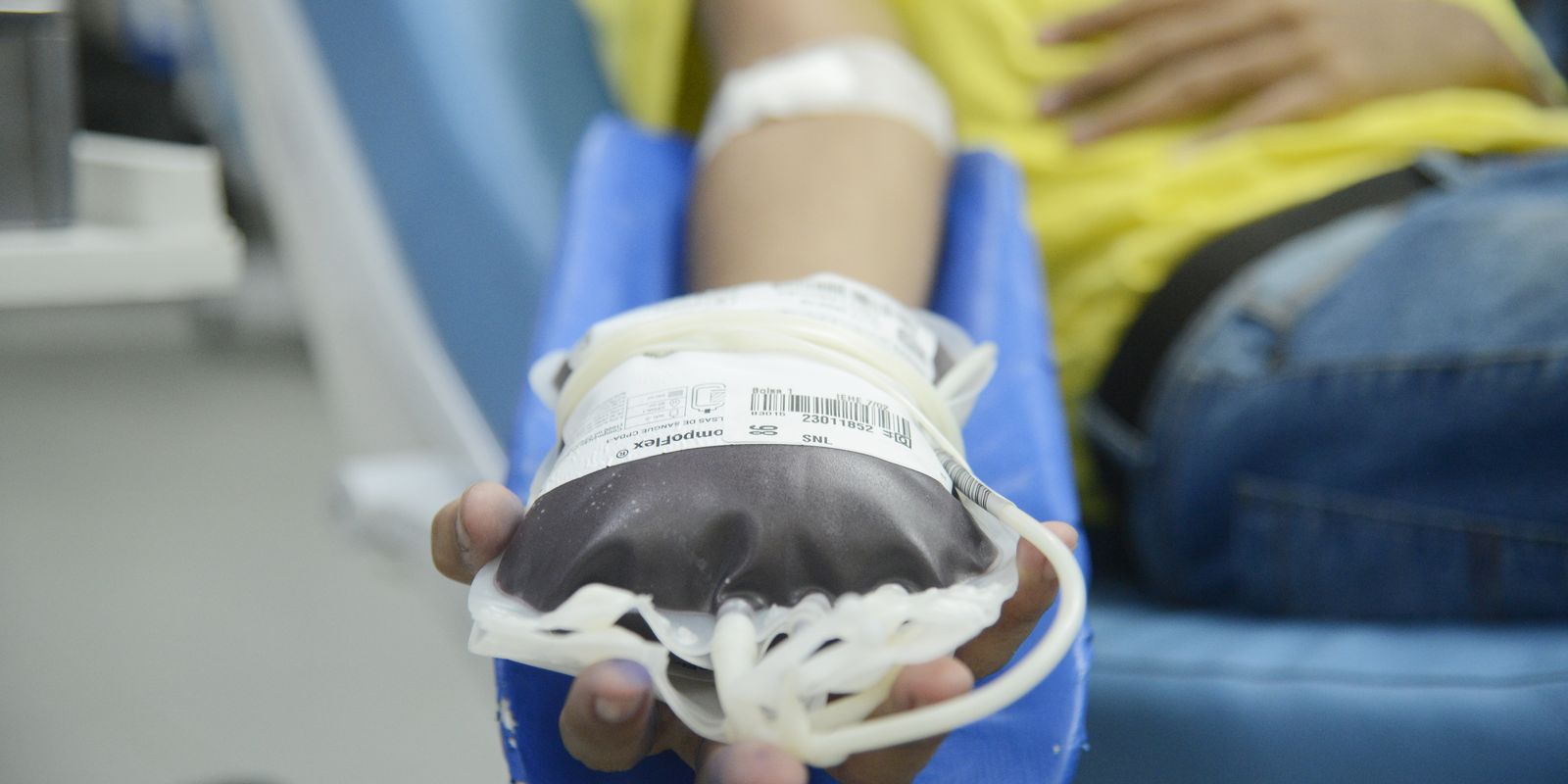 Novas regras para doação de sangue reduzem prazo para tatuados no Brasil
