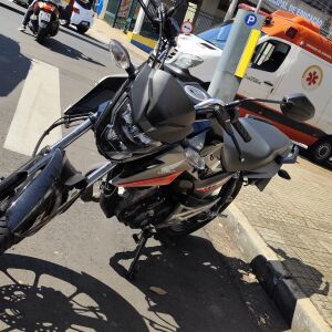 Acidente de moto em São Carlos deixa duas mulheres feridas