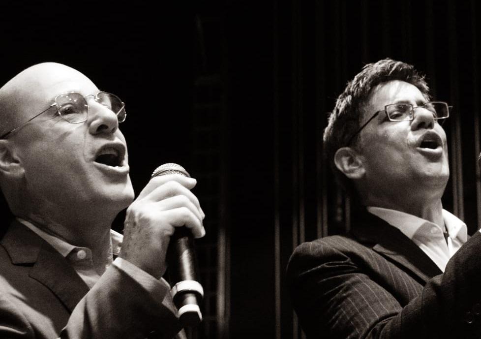 DUO SERENATA PRESTA HOMENAGEM A ANDREA BOCELLI NO CINE THEATRO BRASIL VALLOUREC COM ENTRADA GRATUITA