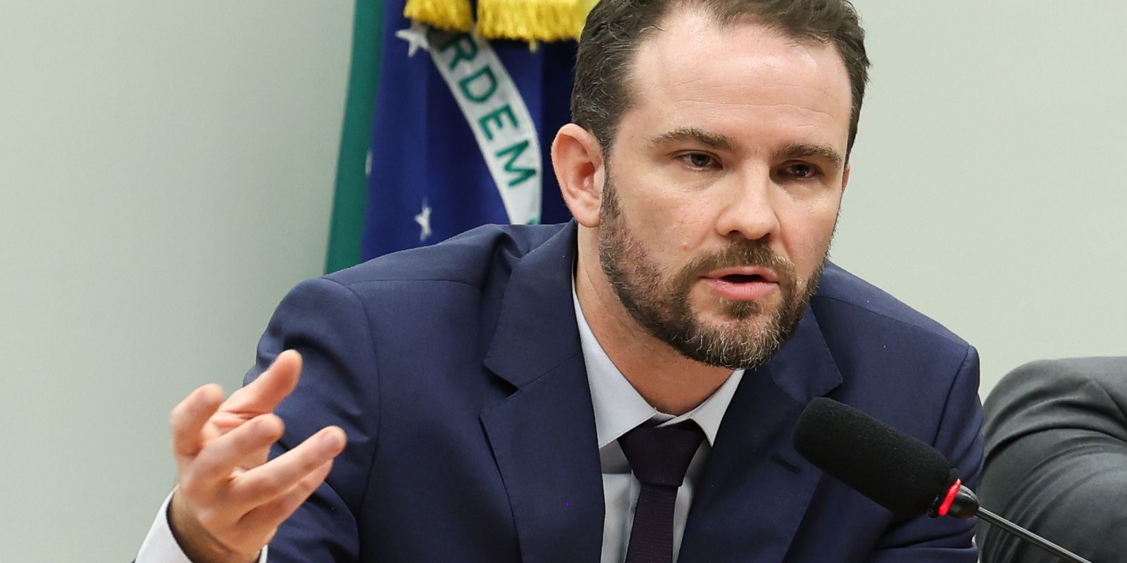 Durigan afirma que juros altos elevam a dívida pública e nega descontrole fiscal