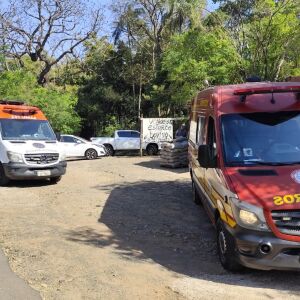 Três carros se envolvem em engavetamento em São Carlos e gestante passa mal