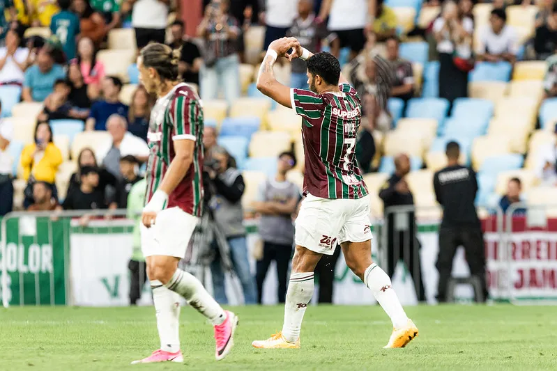 Fluminense vence o Palmeiras e acende alerta no líder do Brasileirão