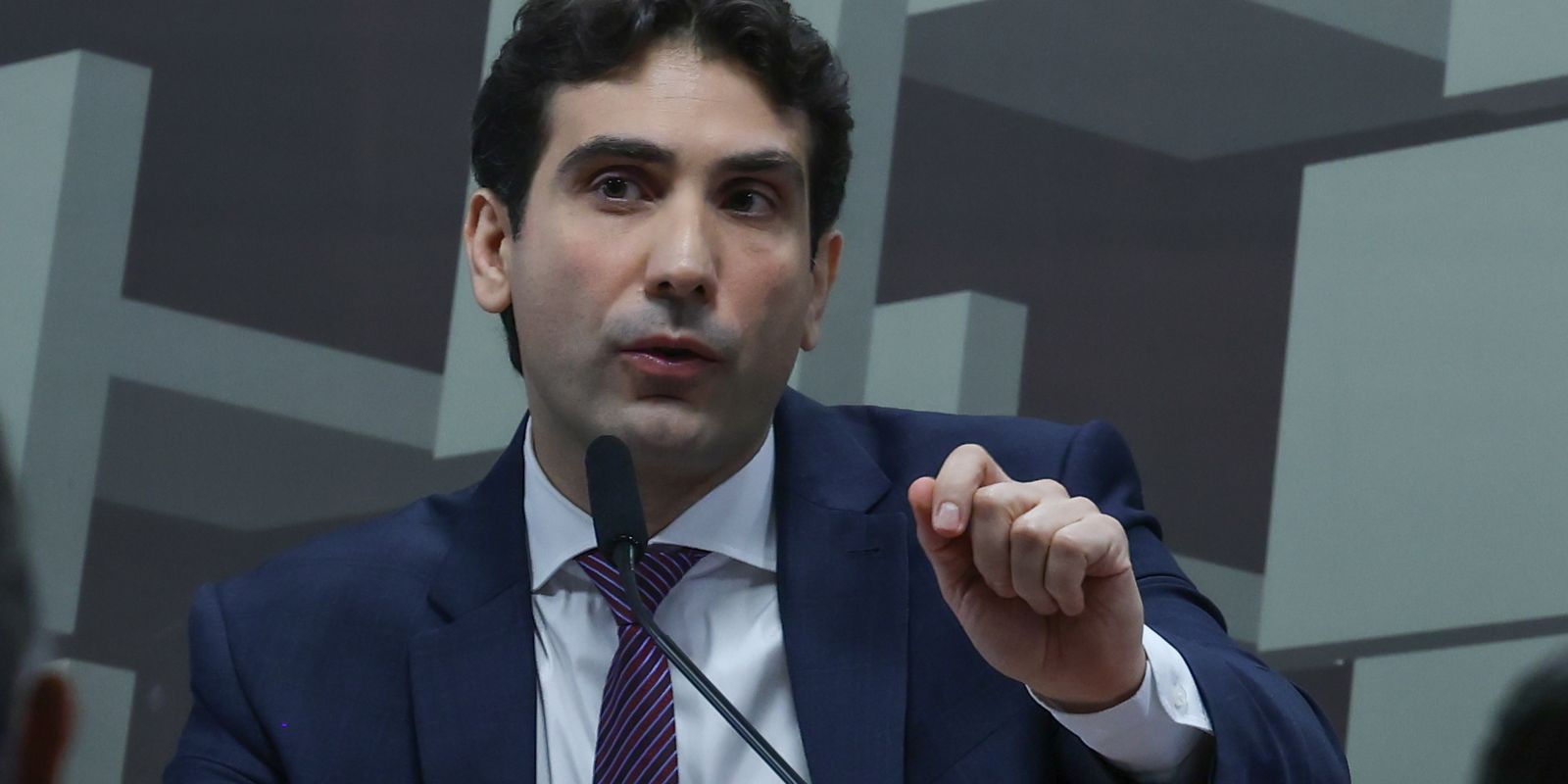 Gabriel Galípolo critica pressões para uso indevido do FGC por empresas
