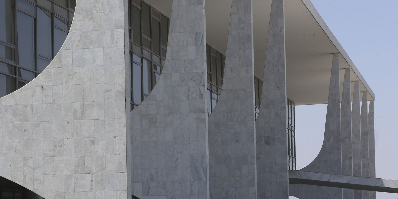 Governo brasileiro inicia processo de reciprocidade contra tarifas dos EUA