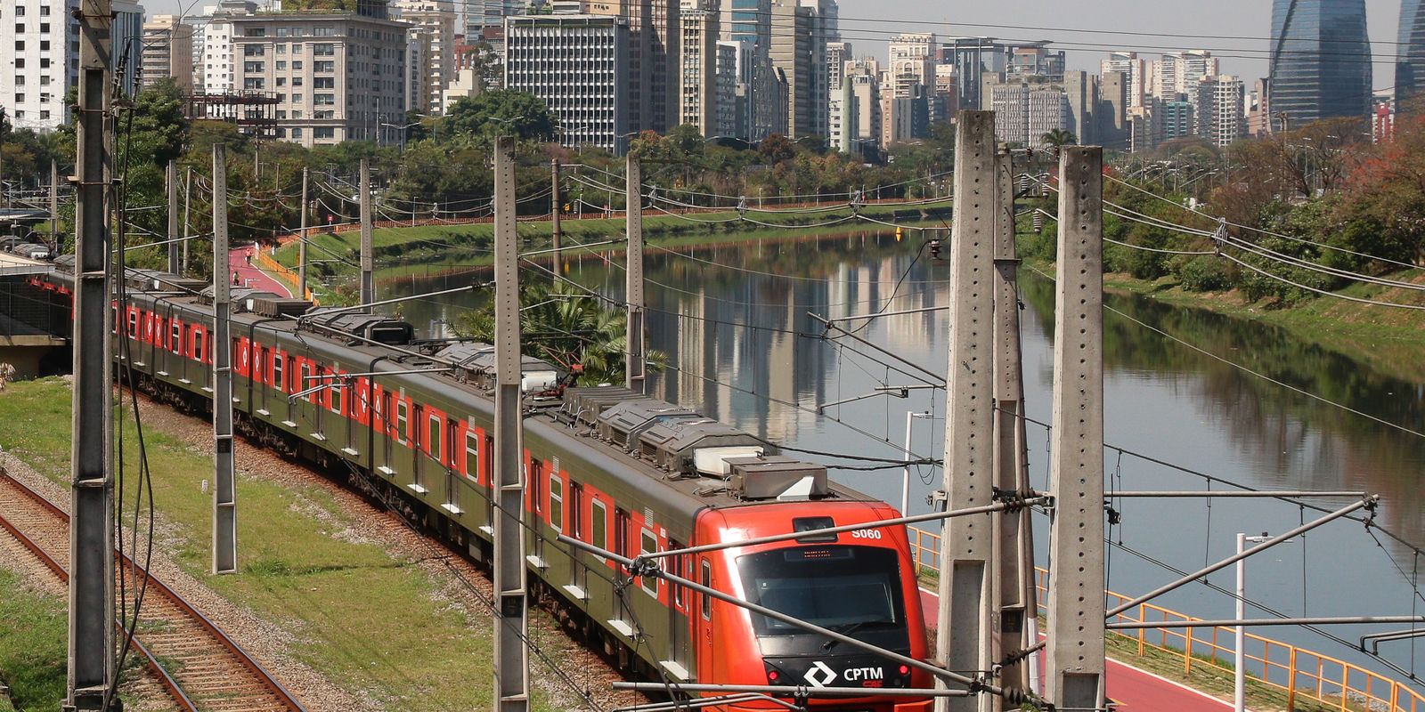 Greve de trens provoca mais de 2 mil km de engarrafamento em São Paulo
