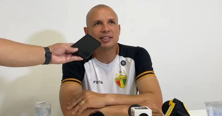Após empate do Brusque, técnico Higo Magalhães cobra postura do elenco