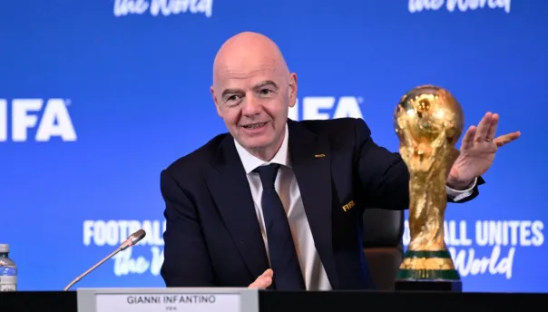 Gianni Infantino convoca dirigentes para debater crise na Fifa