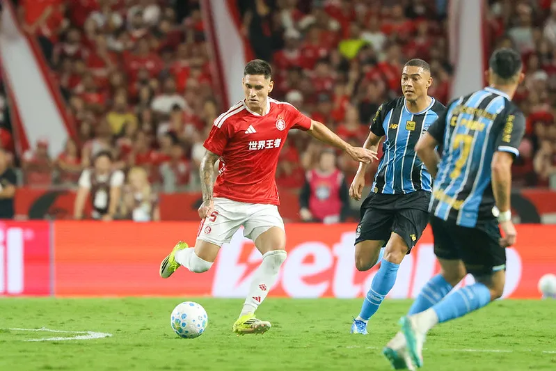 Internacional e Grêmio iniciam disputa de 180 minutos em clássico Gre-Nal