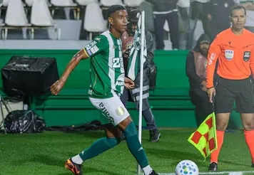 Jogador da Chapecoense sofre lesão grave, passa por cirurgia e vai para UTI