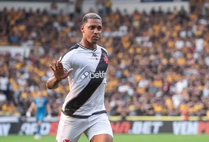 Operação mira jogador do Vasco em investigação sobre tráfico de armas e drogas