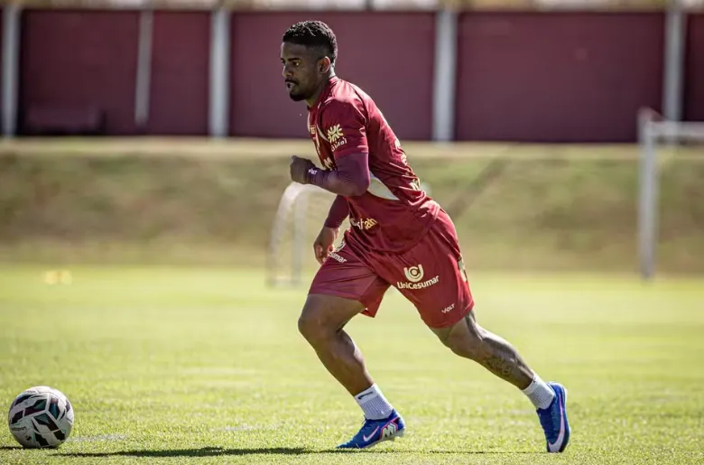 Jogador Hayner do Vila Nova e ligado ao Santos é detido em megaoperação