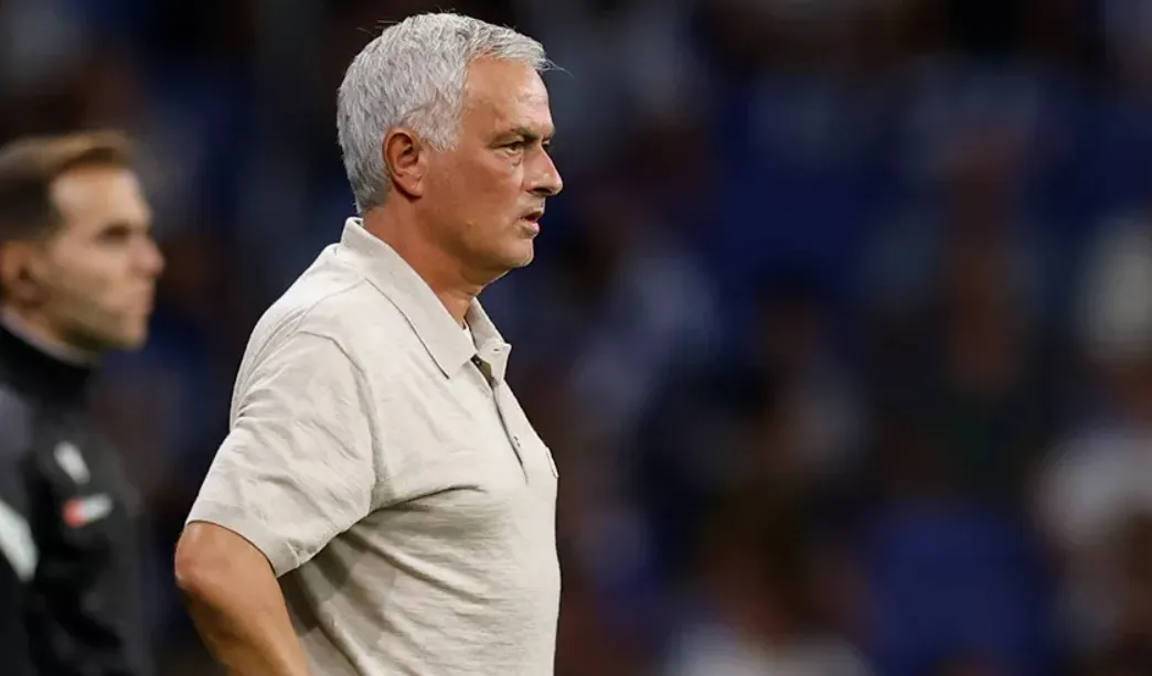 José Mourinho defende Vini Jr e afirma que atacante sofre perseguição em campo